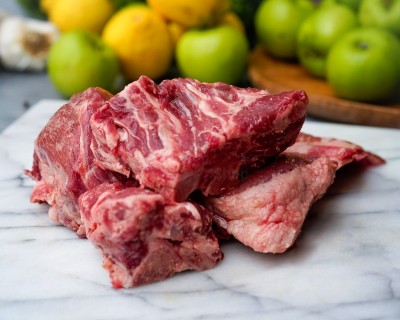 Свинина на кости охлаждённая 1 кг - купить в Пушкино