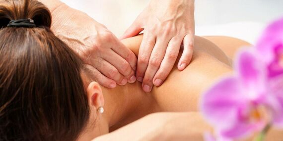 Массаж шейно воротниковой зоны: эффект, показания