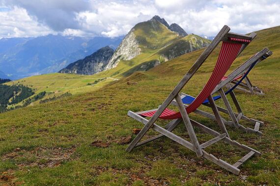 Ошибки при выборе стола в гостиную: что важно учесть заранее